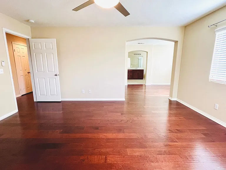 2758 Lavender St — Photo 3