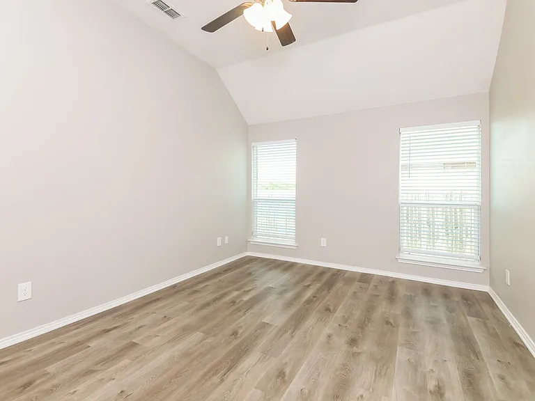 1617 Meadowlark Ln — Photo 9