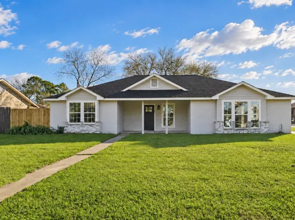 1740 6th St, Hempstead, TX 77445