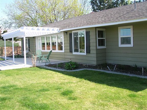 3rd image of 150 27th St NE #1/2