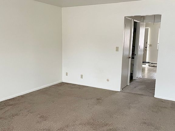 5th image of 629 Reynolds Rd #11