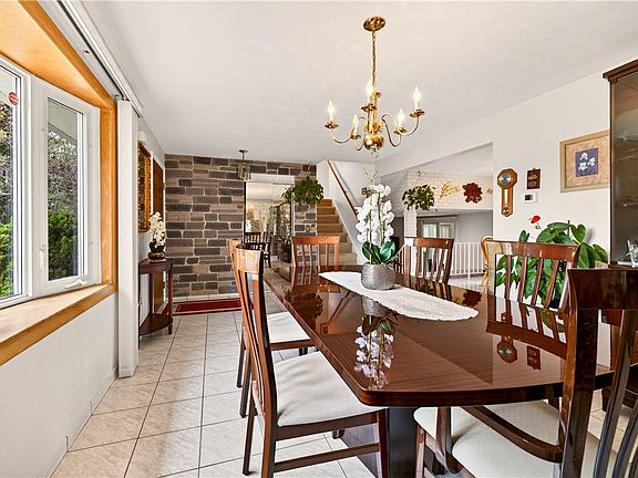 4th image of 10 Rocklea Dr