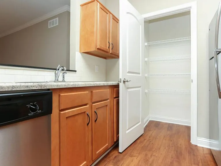 Glenmary Pointe Apartments — Photo 12