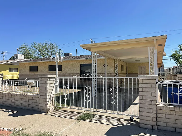 252 Trinity Pl — Photo 16