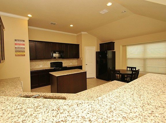4th image of 9140 Holliday Ln