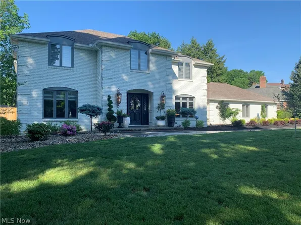 850 Robinwood Hills Dr, Akron, OH 44333