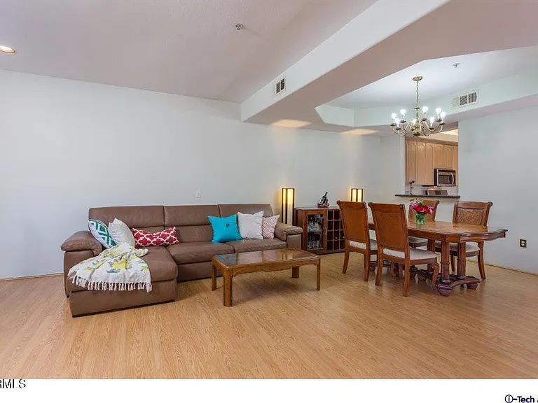 2469 Montrose Ave #E — Photo 7