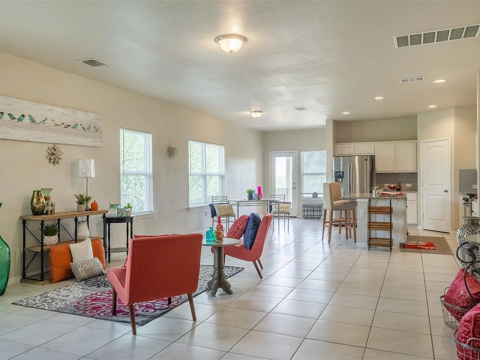 4 bed, 3.0 bath, 2313 sqft, $2,500 — Photo 3
