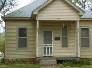 819 N Main St, Lindsborg, KS 67456