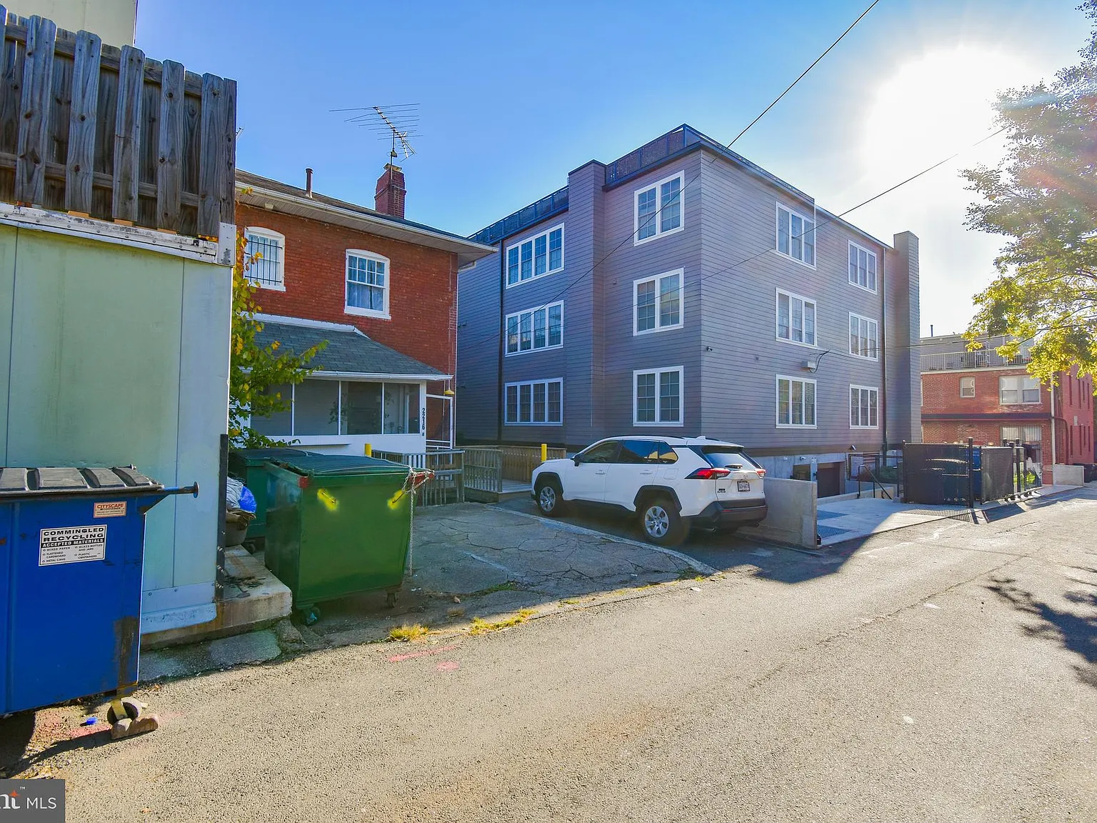 3 bed, 1.5 bath, 1818 sqft, $4,500 — Photo 1