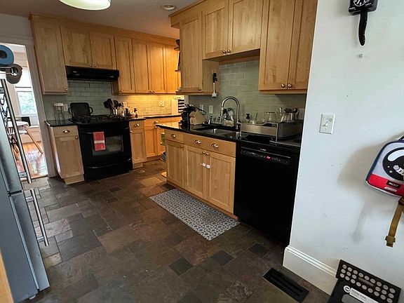 4th image of 155 Prospect St