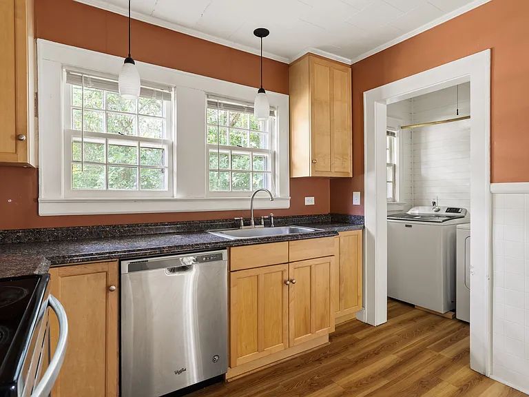 1806 Green St — Photo 10
