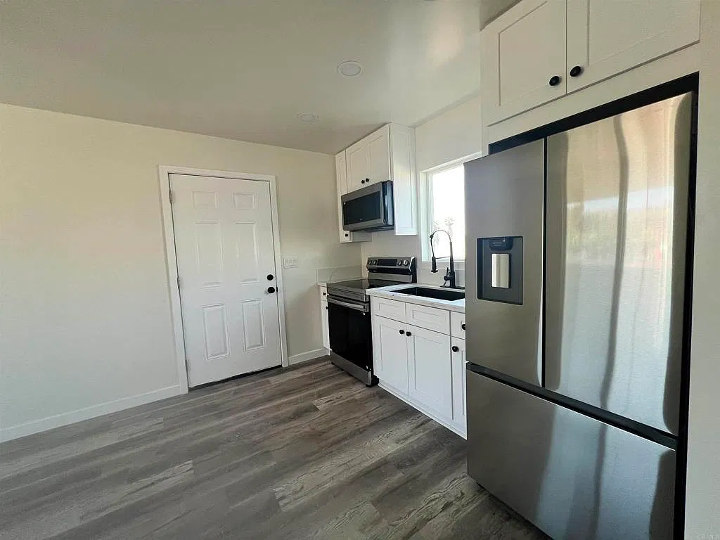 1 bed, 400 sqft, $2,100 — Photo 3