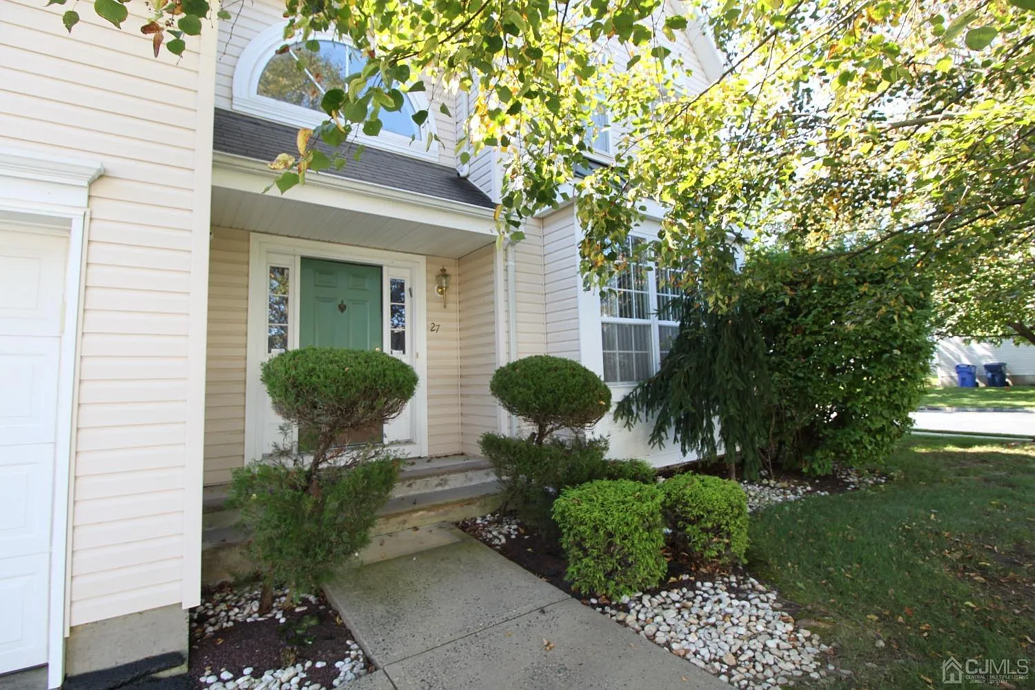 4 bed, 2.5 bath, 2374 sqft, $3,600 — Photo 2