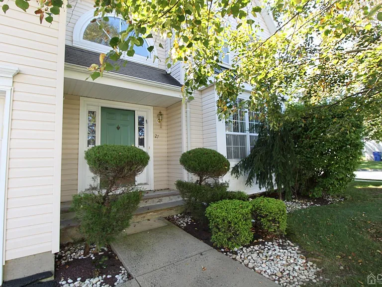 27 Pin Oak Dr — Photo 2