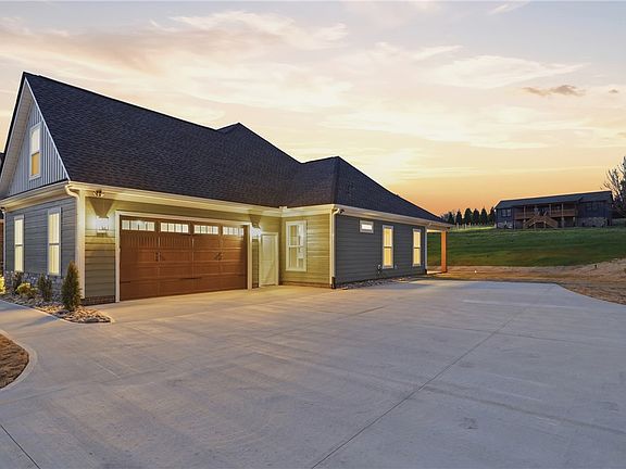 3rd image of 736 Stewart Gin Rd