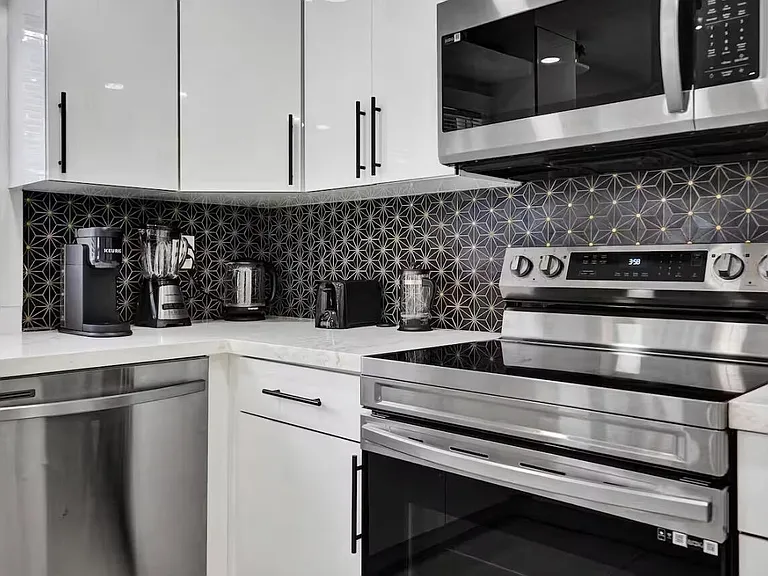 1701 Jefferson St — Photo 9