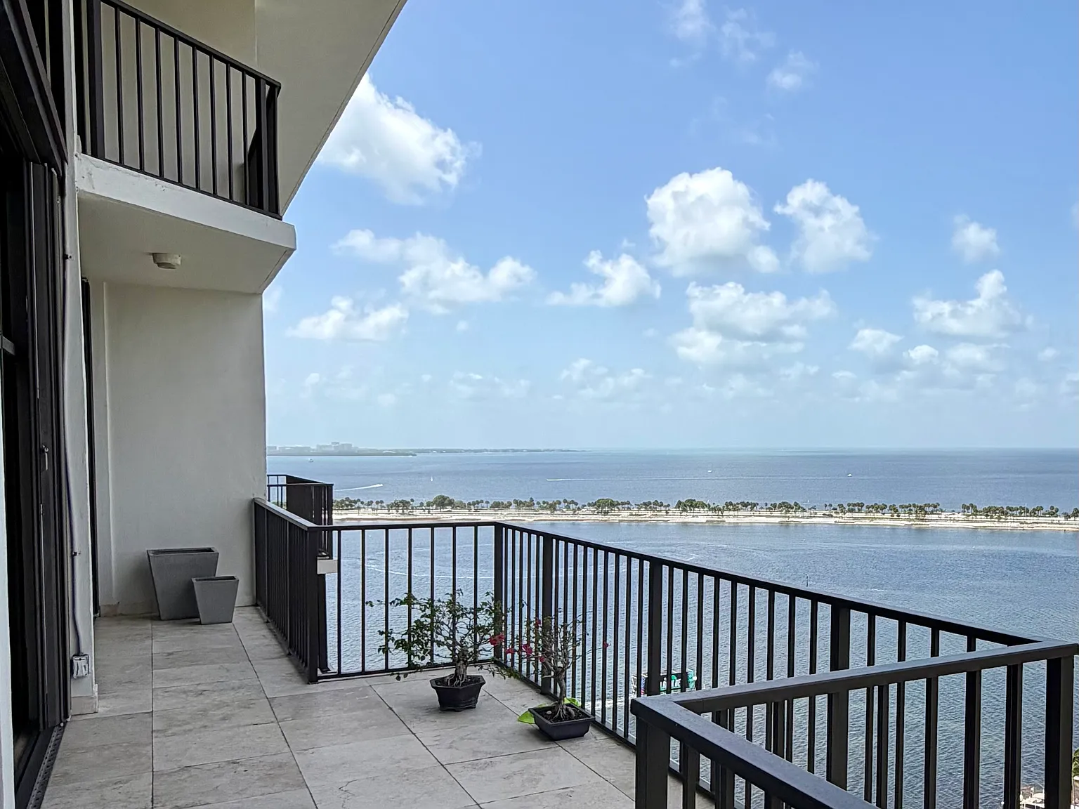 3 bed, 1880 sqft, $8,000 — Photo 1