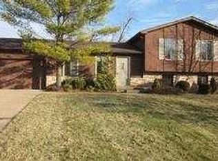 2384 Golden Shore Dr, Fenton, MI 48430