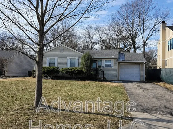 7228 Linden St, Prairie Village, KS 66208