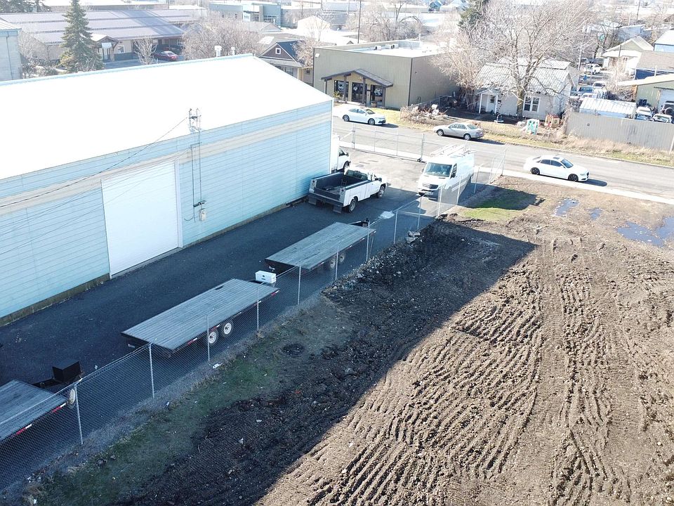 2nd image of 734 N Crestline St