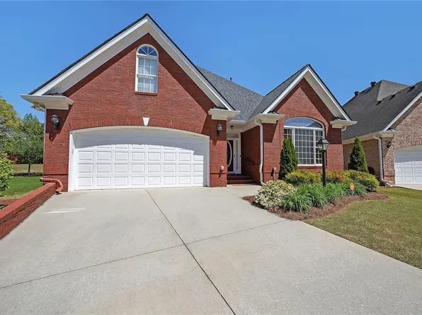 1610 Glenhurst Dr, Snellville, GA 30078