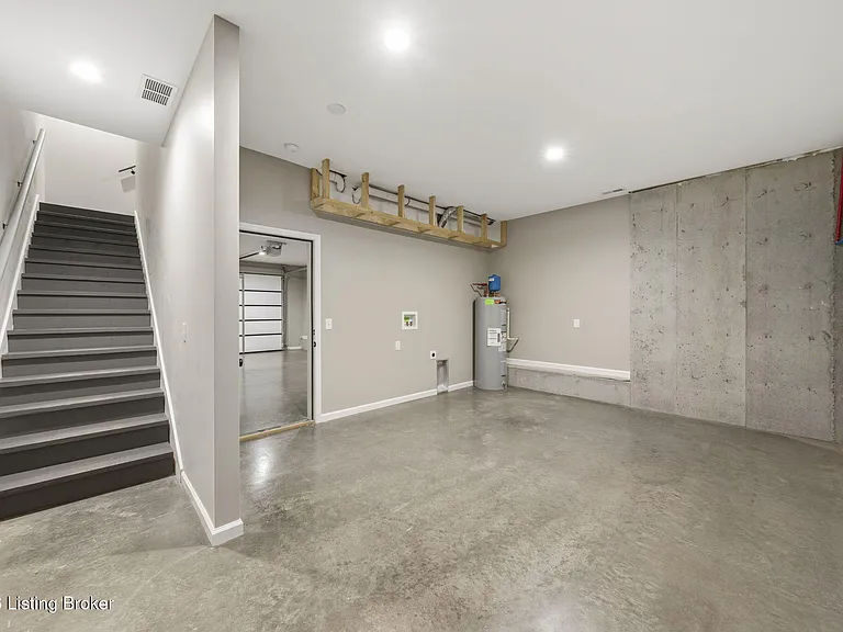 265 Washington St — Photo 14