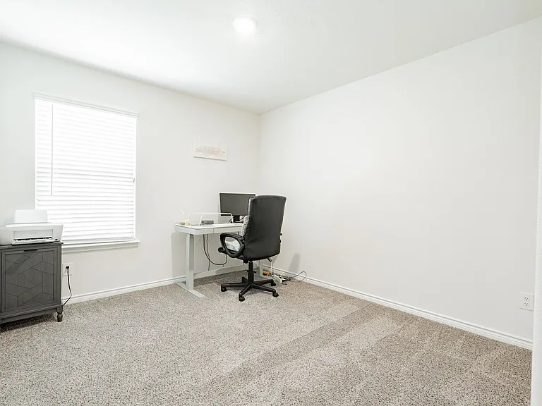 555 Delaware Rd — Photo 12