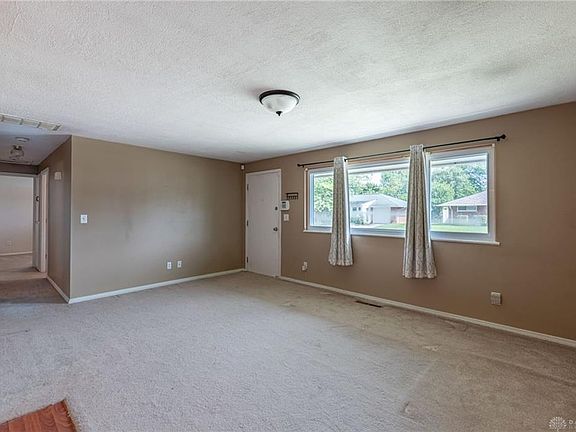 3rd image of 4530 Longfellow Ave