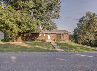 100 Sandra Dr, Belleville, IL 62223