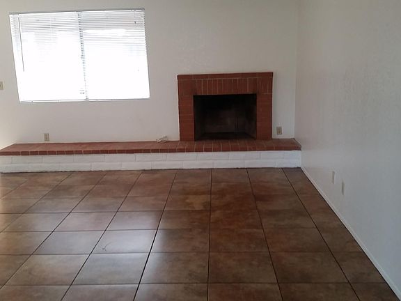 LIVING ROOM WITH FIREPLACE