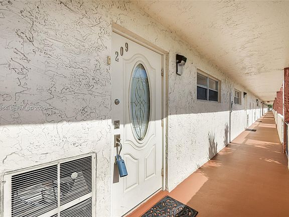 5th image of 711 S Hollybrook Dr APT 209
