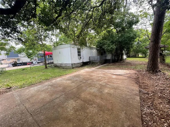 239 Texas Avenue, Bacliff, TX 77518