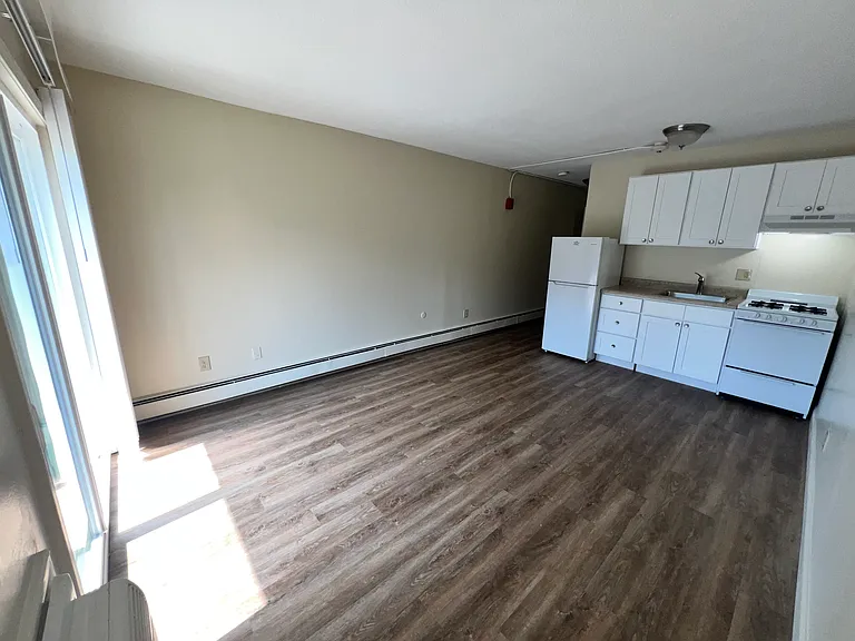 East Bay Apartments — Photo 27