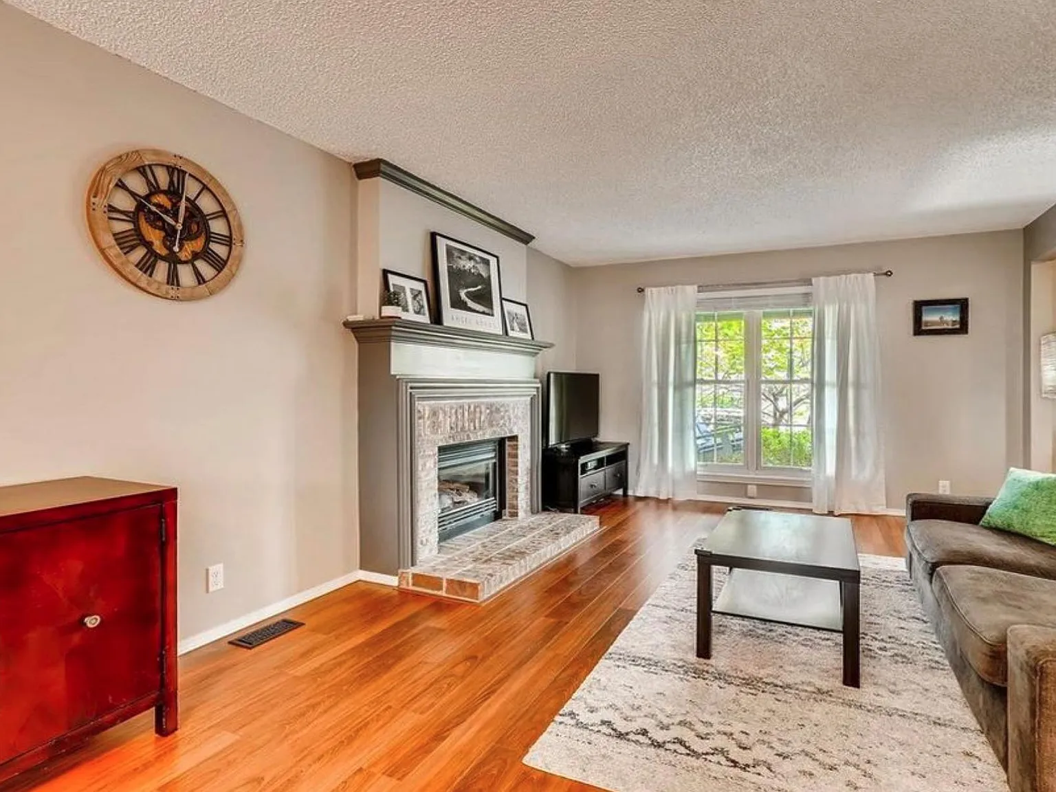 3 bed, 1944 sqft, $4,500 — Photo 3