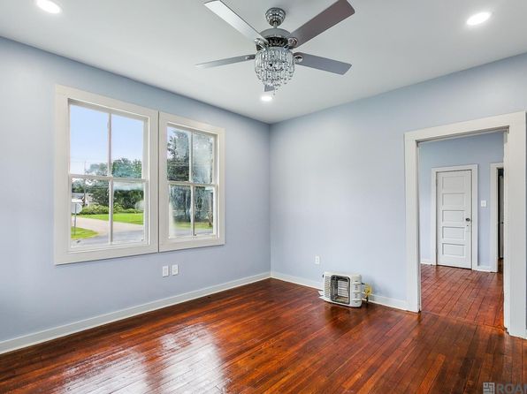 baton-rouge-louisiana-441803309 picture