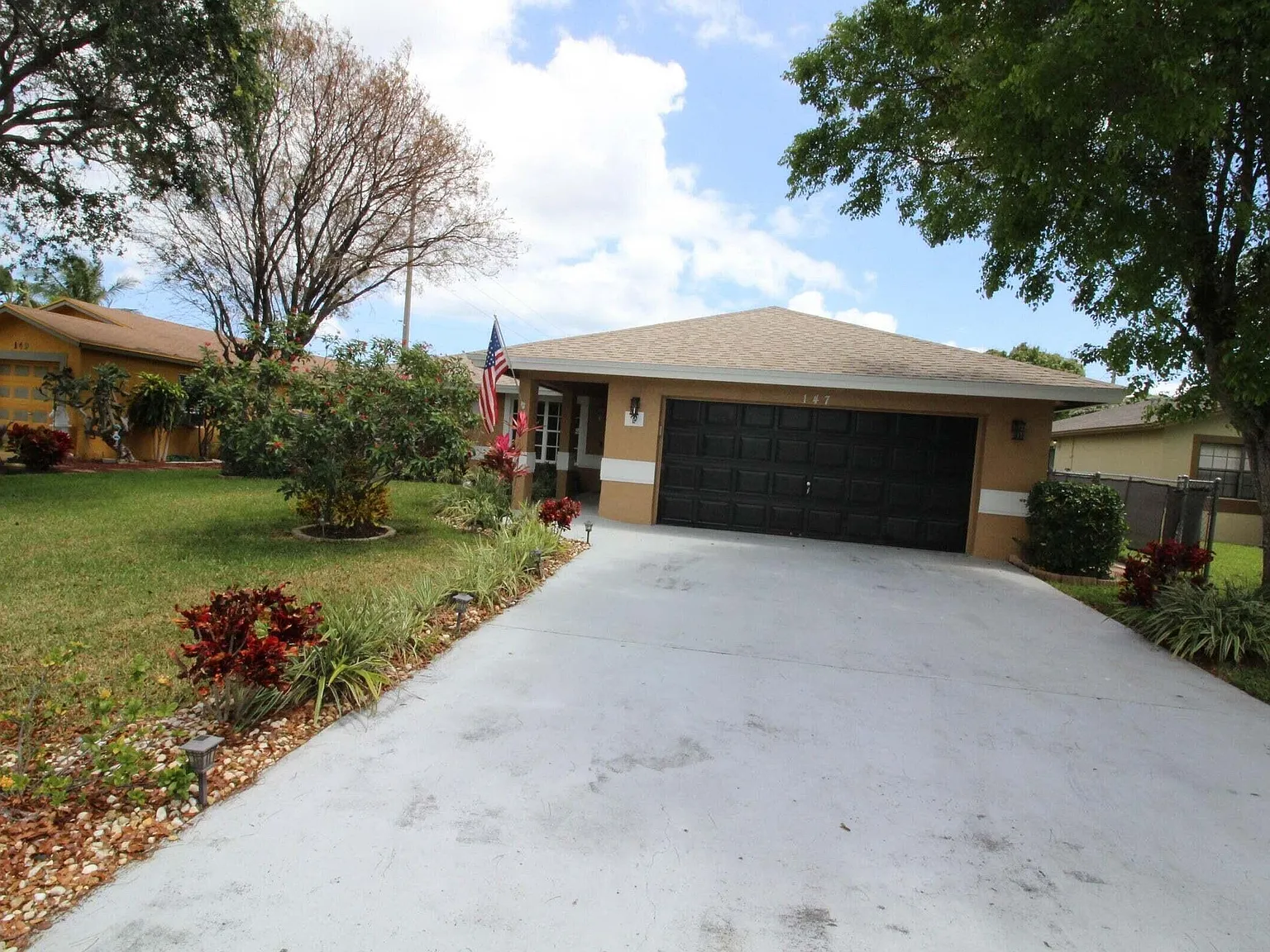 3 bed, 2.0 bath, 1360 sqft, $3,800 — Photo 2