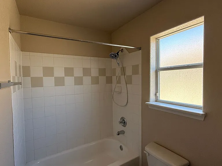 3575 Sierra Del Sol Ave — Photo 9