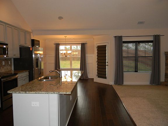 4th image of 235 Tulip Dr
