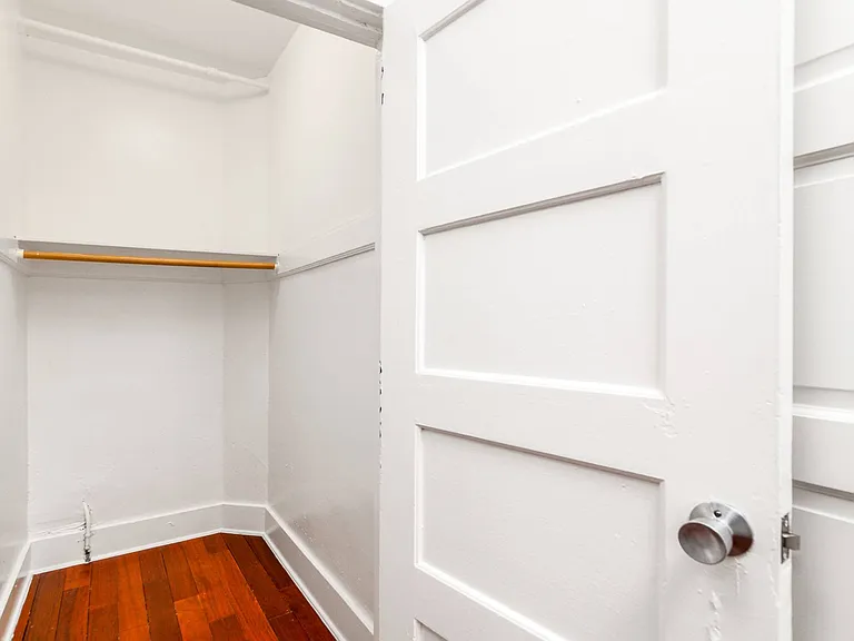1008 Larkin — Photo 24