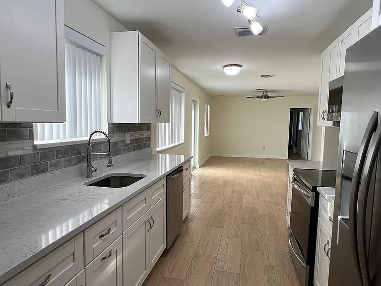 7781 Sheridan St — Photo 19