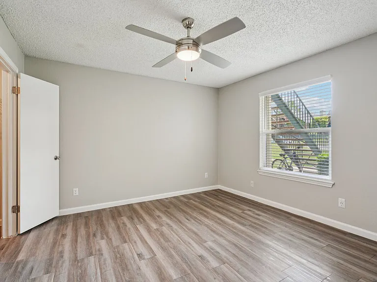 Fieldcrest Apartments — Photo 31