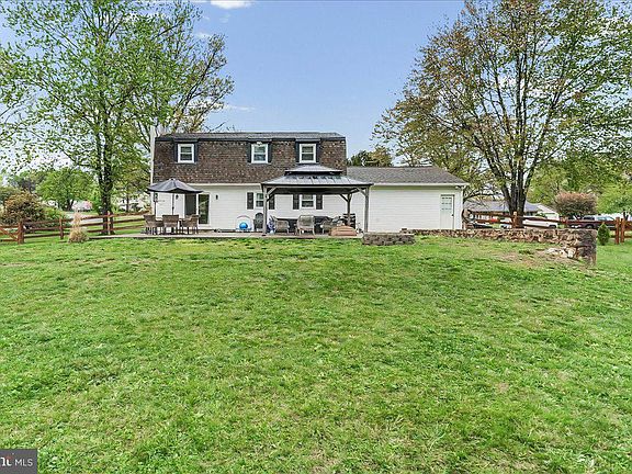 3rd image of 772 Hunters Run Rd