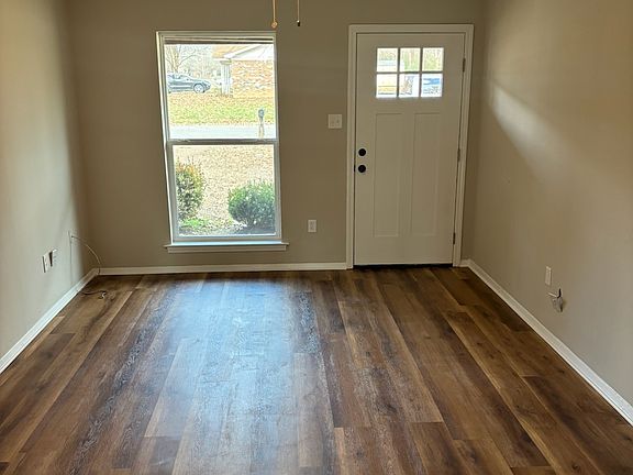 4th image of 5073 Caroline Dr