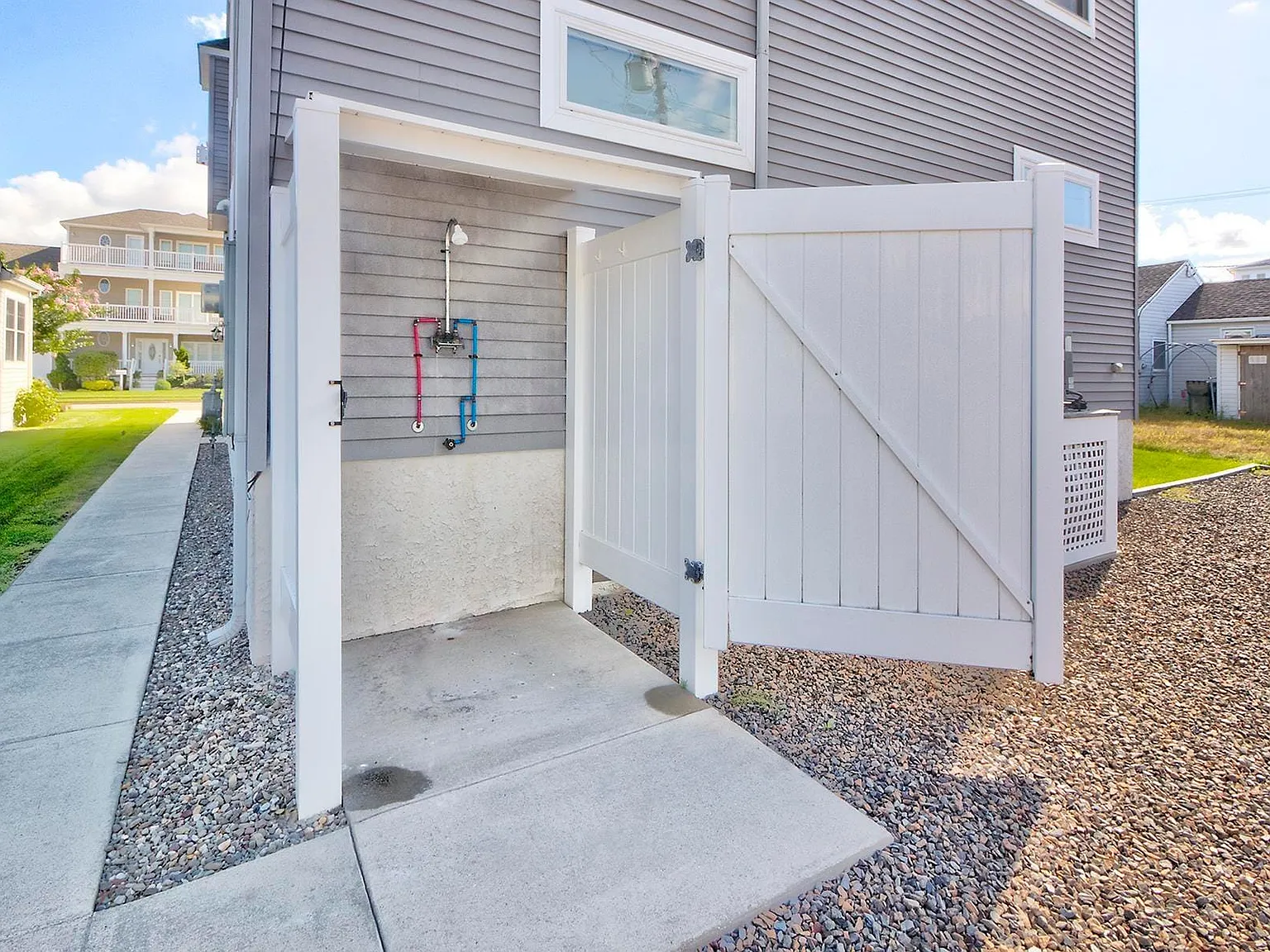 5 bed, 3.5 bath, 3600 sqft, $10,000 — Photo 3