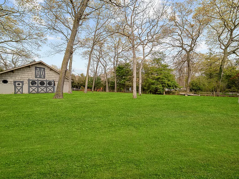 257 Southlawn Ave — Photo 31