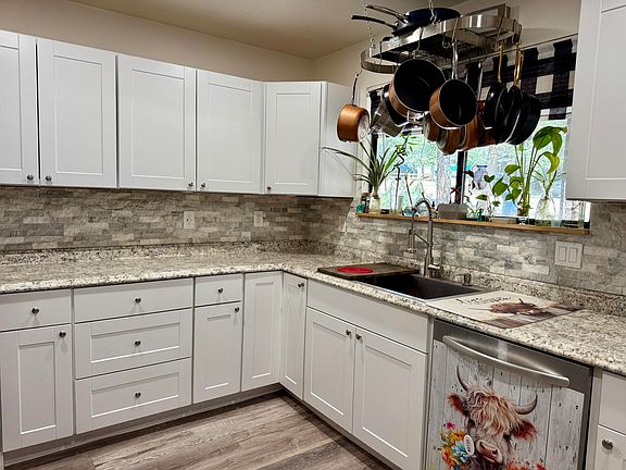 2nd image of 812 N Easy St