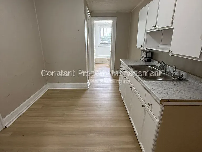 616 W Poplar St #2 — Photo 4