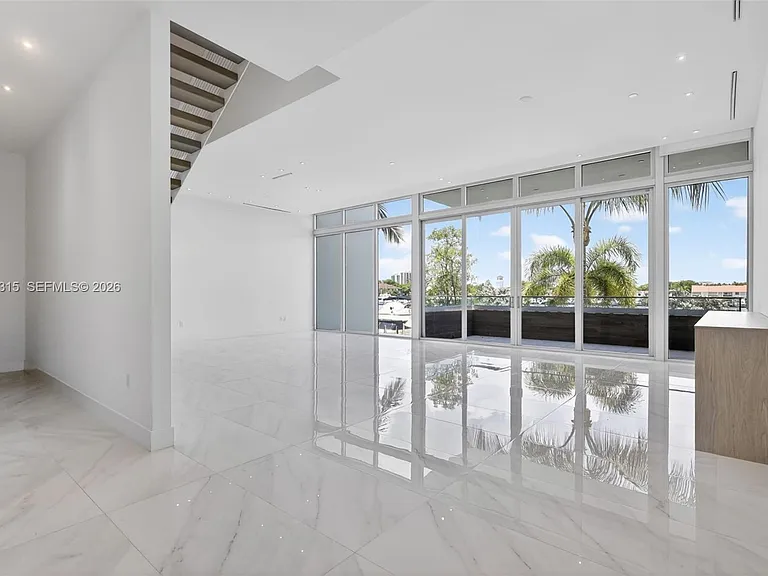 3750 Yacht Club Dr #Townhouse 5 — Photo 12