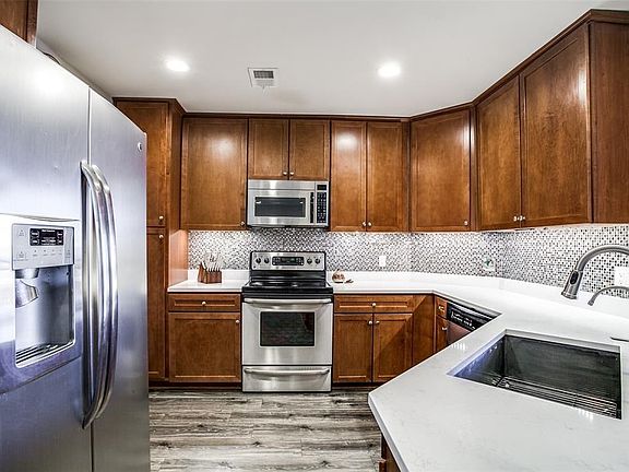3rd image of 330 Las Colinas Blvd #824